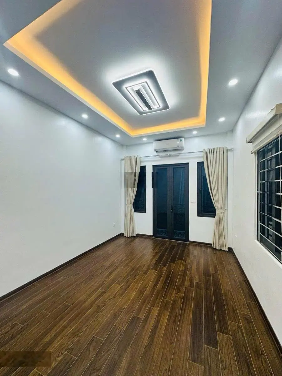 Chính chủ cần bán nhà 30m2 Tại Phố Khúc Thừa Dụ chỉ 20m ra mặt oto tránh full đồ như ảnh 0989996523