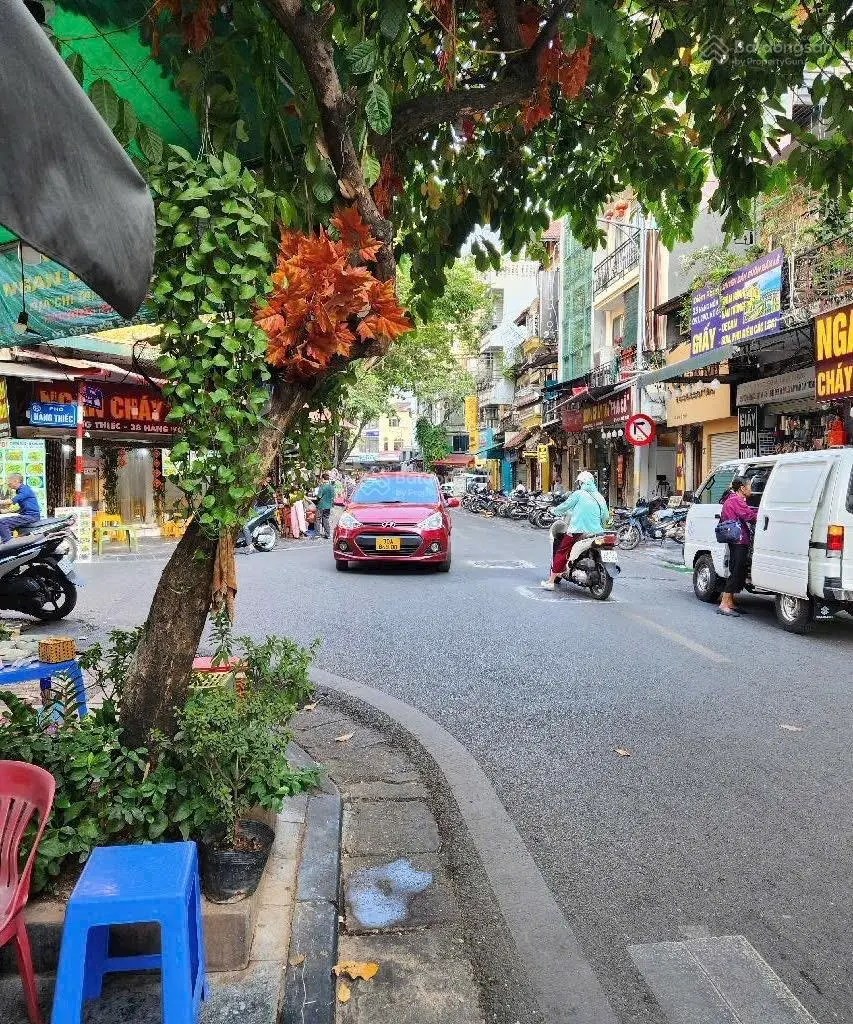 Bán nhà phố cổ hàng nón- mặt tiền 4,6m- lô góc kinh doanh đắc địa.hàng kịch độc - sổ hoa hậu