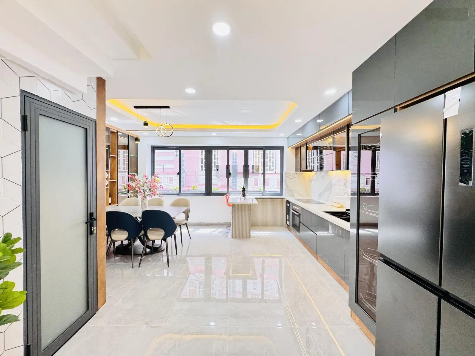 Bán nhà đẹp xe hơi ngủ trong nhà, trục đường Phạm Văn Chiêu, 60m2, 4 pn, view đẹp