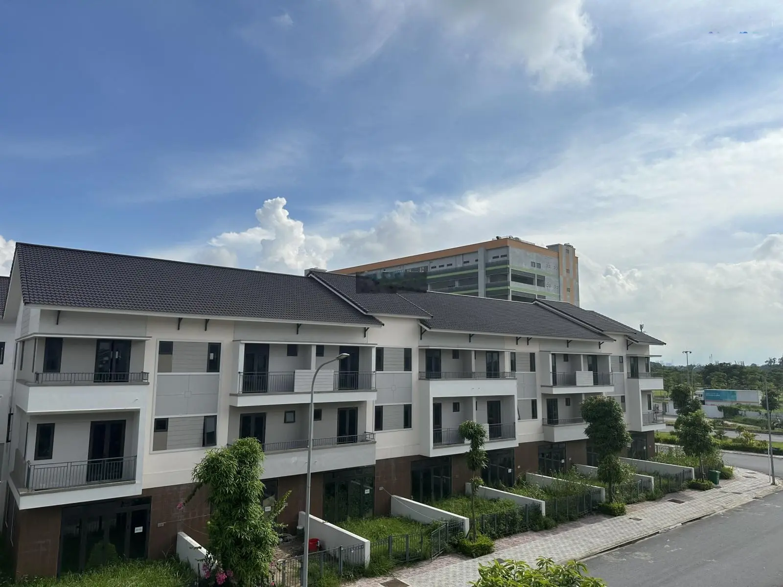 Bán shophouse tại Centa Riverside, 6,7 tỷ, 100m2, 4PN, 5WC. Nhà thô xây chất lượng, vay 70% giá trị