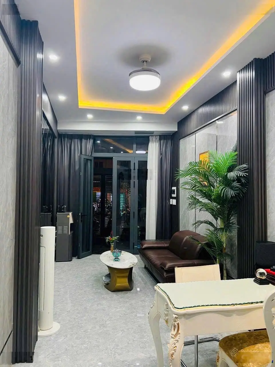 62m2 mặt tiền ở hoặc kinh doanh TTT, nhà thiết kế hiện đại sài toàn đồ xịn