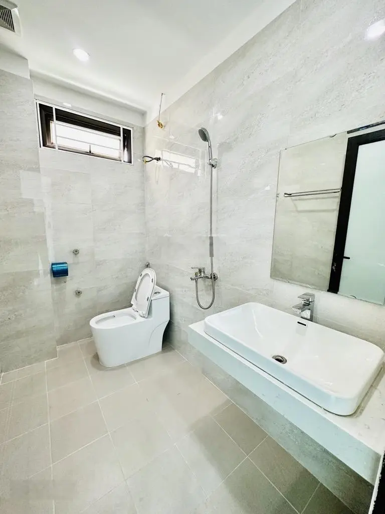 Bán NR đẹp, 40m2, 8,4 tỷ, 4PN, 4WC tại An Dương Vương, Phú Thượng, Tây Hồ, Hà Nội