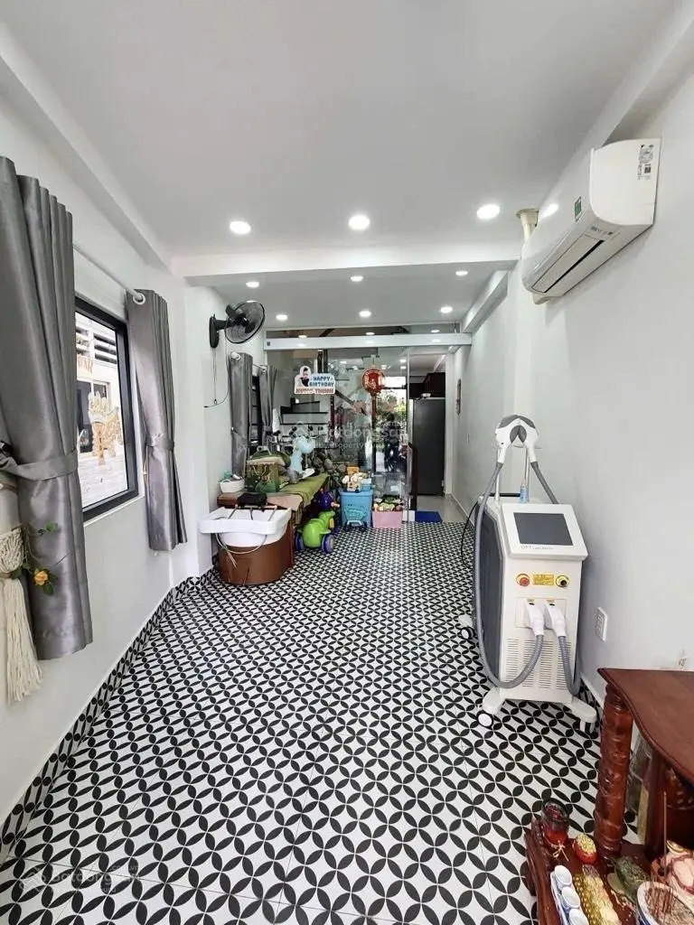 Nhà xinh, 3 mặt thoáng, nở hậu - Trần Văn Đang - 33m2, 3 tầng - nhích 5 tỷ