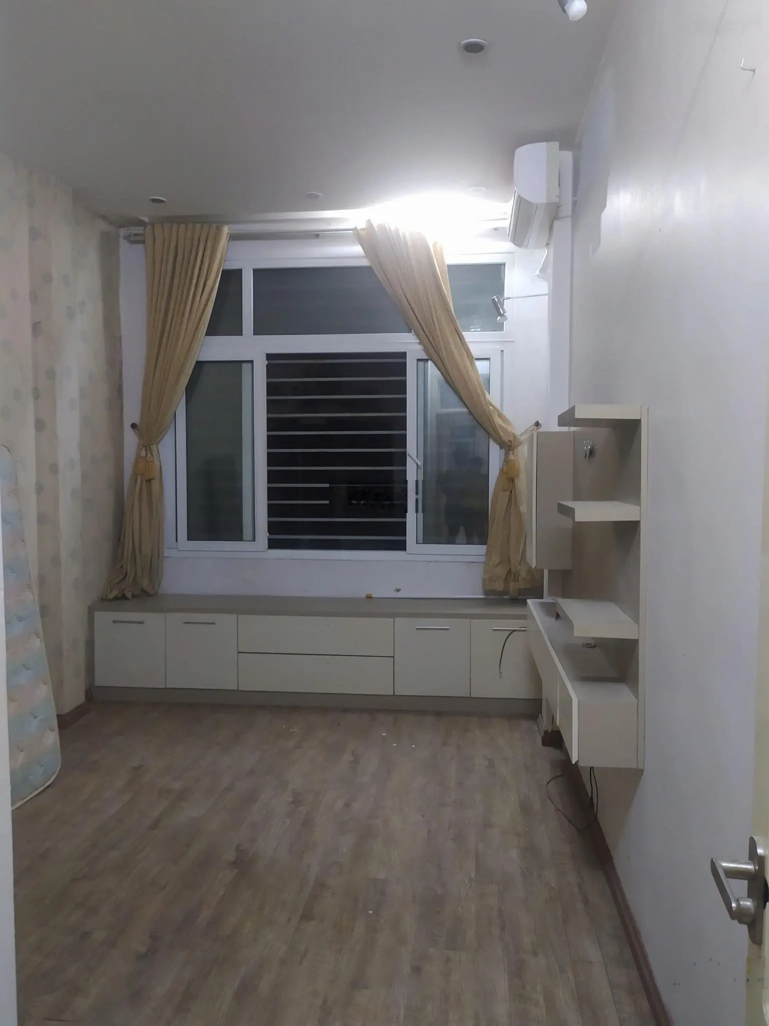 Bán nhà riêng tại Lương Thế Vinh, 8,9 tỷ, 40,13m2, 4PN, 3WC đẹp, nhiều tiện ích