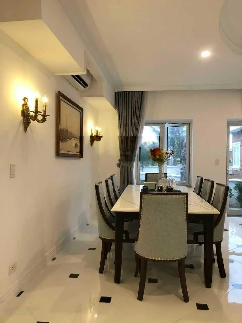 Bán villa biển 3PN full nội thất xịn xò. Đã có sổ đỏ, vay bank thuận lợi. Giá bán 12.5 tỷ. Liên hệ