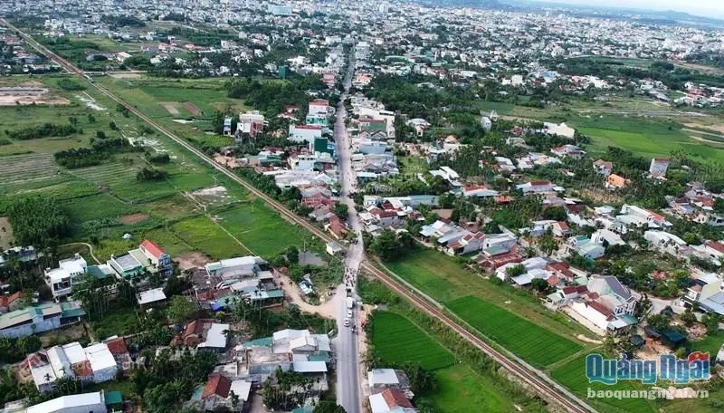 Bán lô đất mặt tiền ngang 24m đường Huỳnh Thúc Kháng, Quảng Ngãi giá 275 triệu/ lô