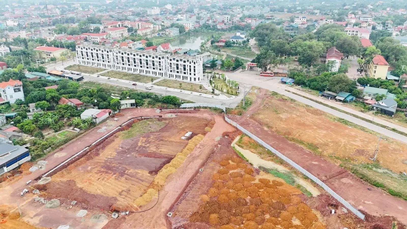 Cơ hội đầu tư lô góc 3 mặt tiền đường tại trung tâm thị xã Chũ, số lượng có hạn sổ đỏ lâu dài