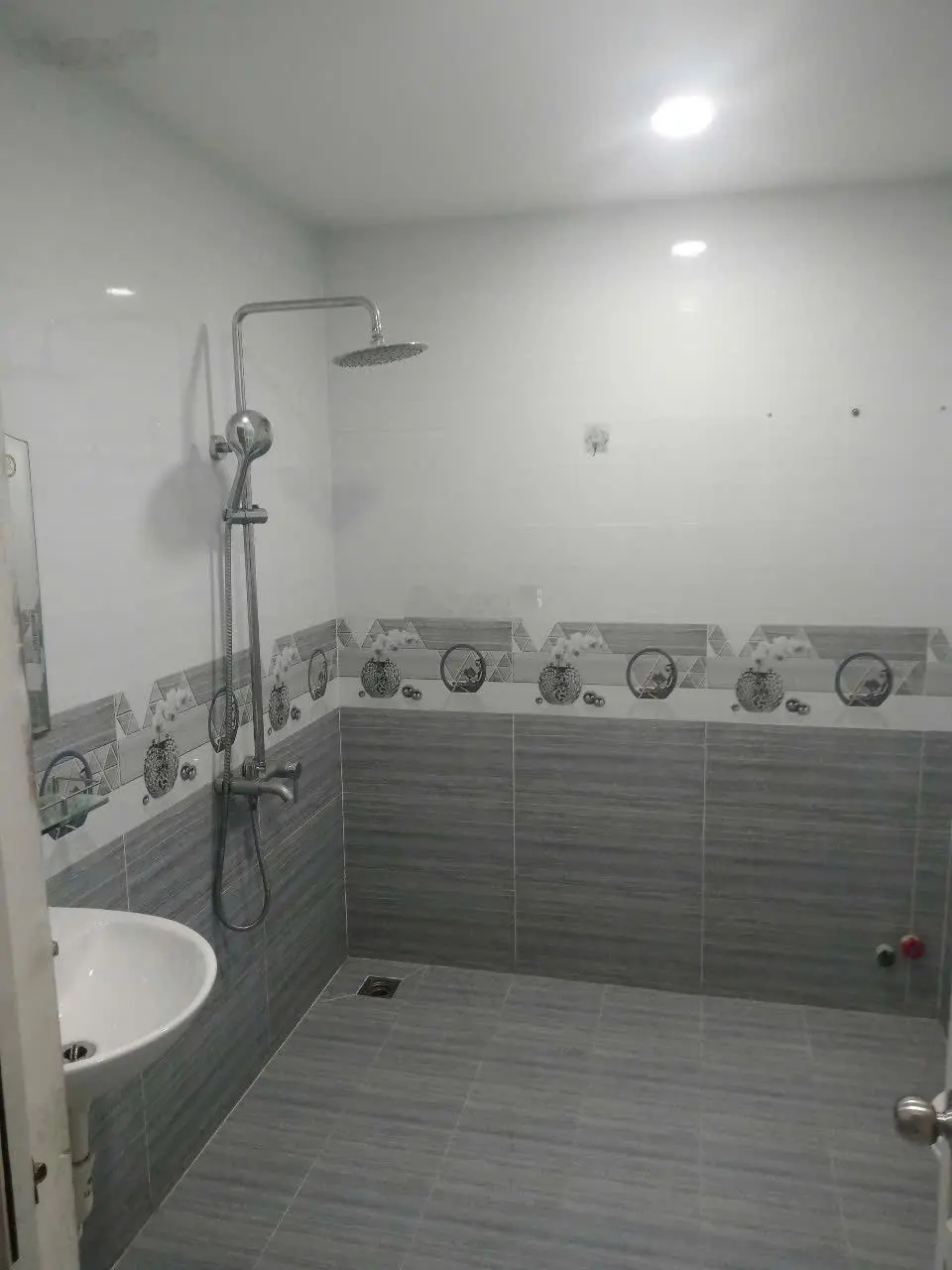 Nhà bán 4 tầng 4 x 18m 72m2(4 PN, 4 WC) mặt tiền 12m KDC Bình Hưng, xã BH, BC - SHHC, giá: 8 tỷ5 TL