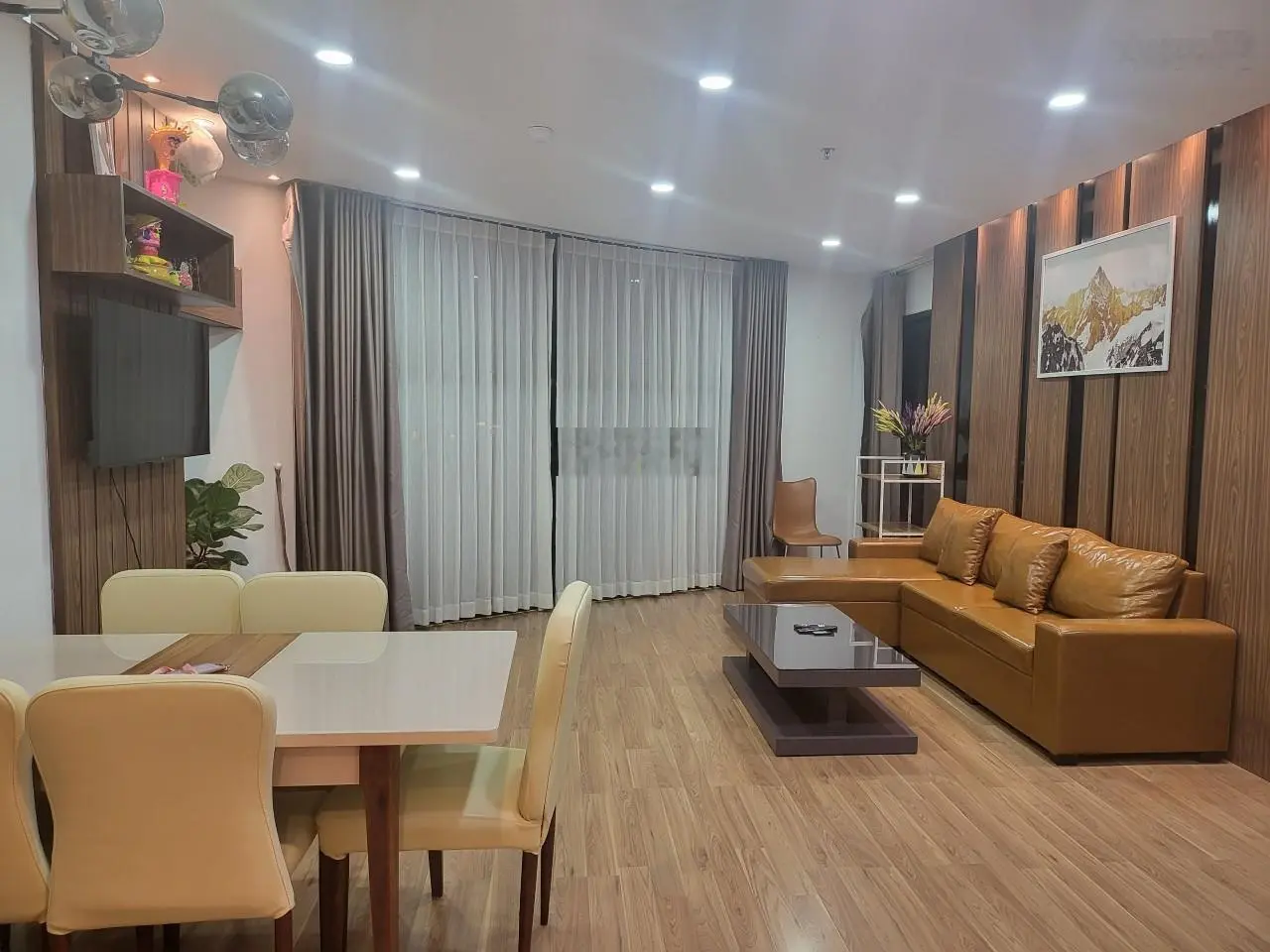 Bán căn hộ Đà Lạt Center 85 m2 - giá 3.65 tỷ - 2 phòng ngủ - 2 vệ sinh tầng cao view đẹp