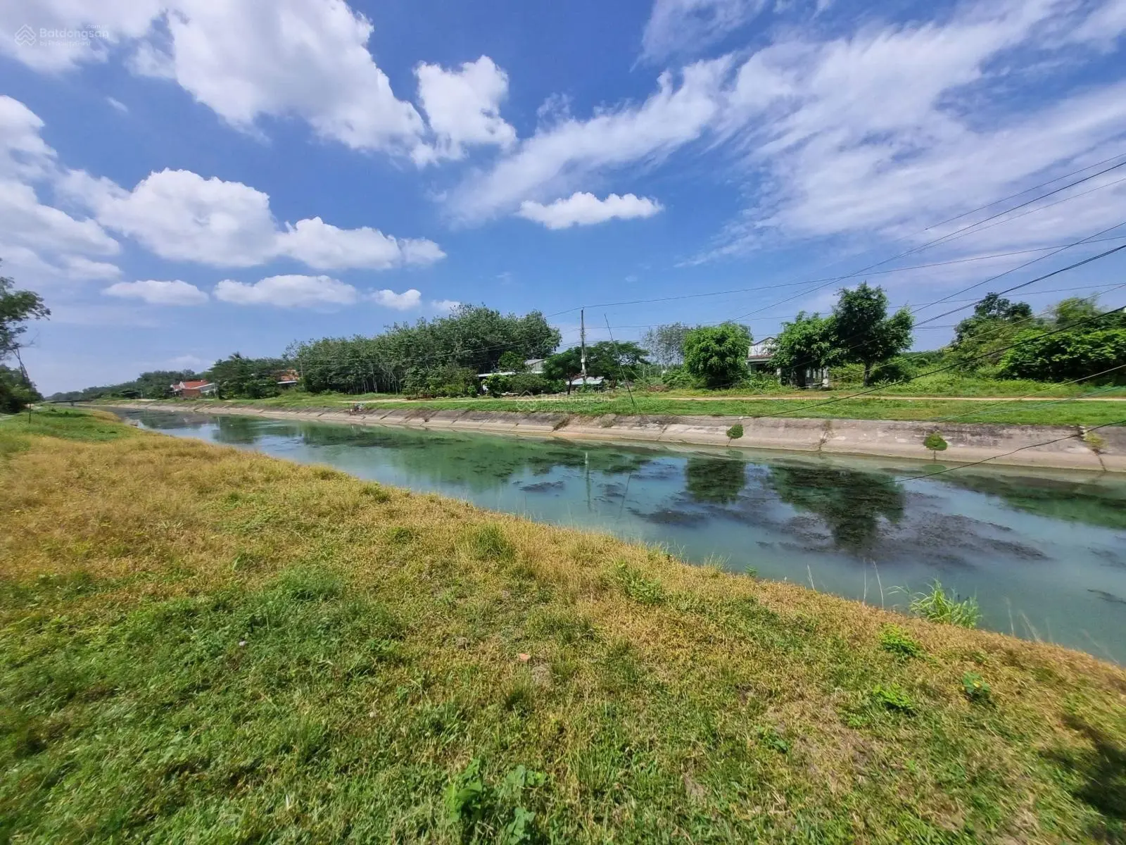 138m2 đường bê tông, view kênh. Gần đường HCM. 495tr