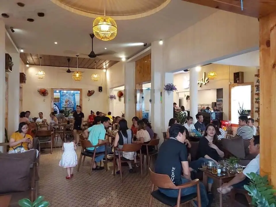 Bán nhà ngay trung tâm Nha Trang. Đang kinh doanh cafe theo mô hình cafe phê khu vui chơi cho bé