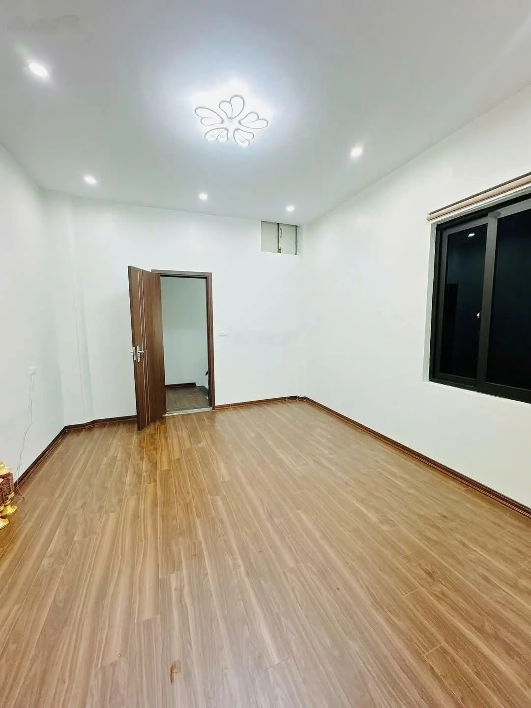 Siêu phẩm căn 4 tầng 30m2 phố Đặng Tiến Đông, Hoàng Cầu. Khu phân lô Học viện Chính trị. Bán nhanh