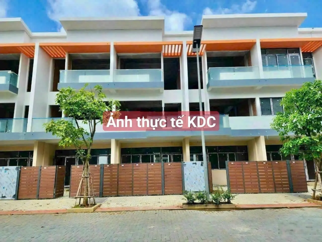 Bán nhà phố liền kề Elite Life 3 tầng DT sàn 211m2 giá tốt chỉ 3tỷ đường trước nhà rộng 10m