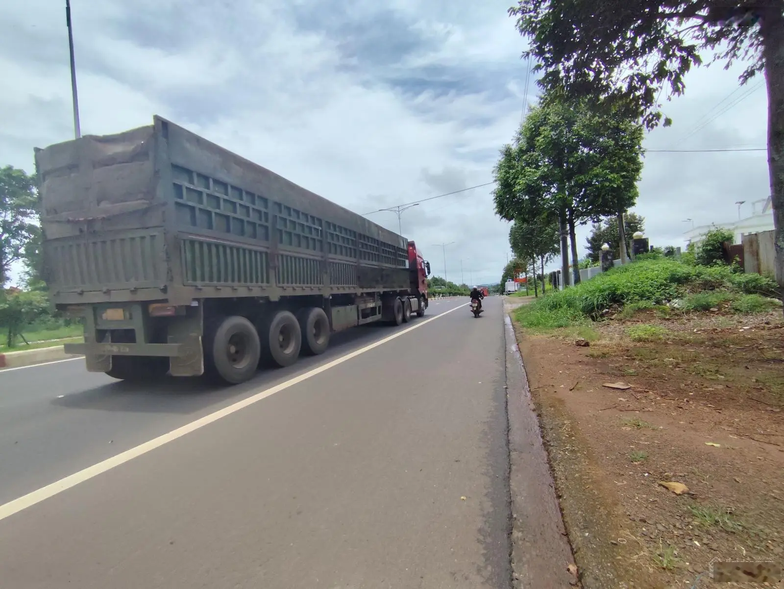 Bán 14m mặt tiền đường Vành Đai 30/4