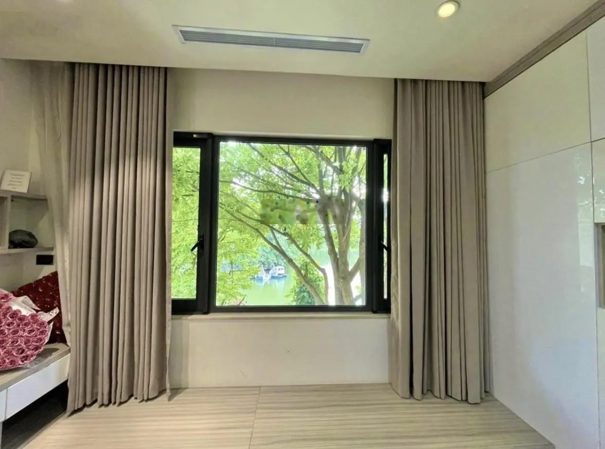 Bán nhà biệt thự 300m2 view sông đẹp xuất sắc tại Vinhomes Riverside, giá thỏa thuận