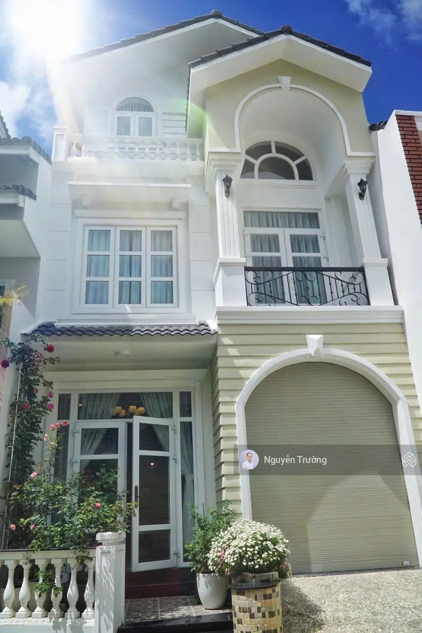 Villa đẹp liên kế phố 2 mặt tiền, 1 trệt 4 tầng 6pn ngay Hồ Xuân Hương TT Đà Lạt