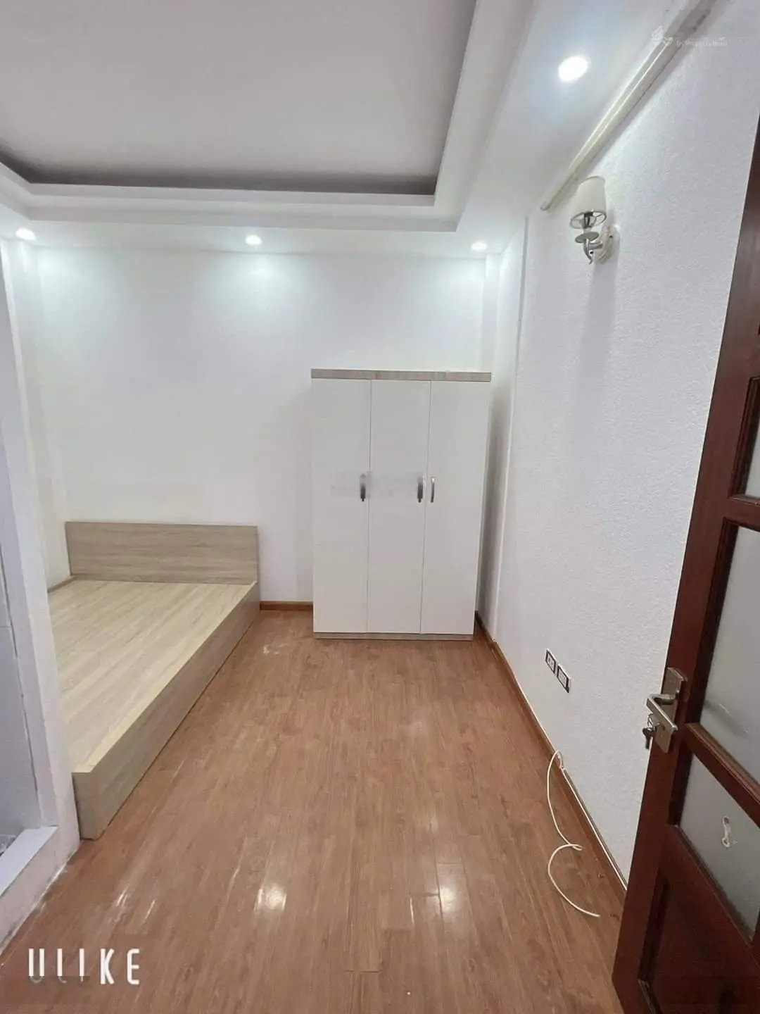 Bán gấp nhà Lê Văn Hiến. 45m2, 4 tầng, lô góc. Ô tô, kinh doanh sầm uất. Dòng tiền tốt. Giá 7 tỷ