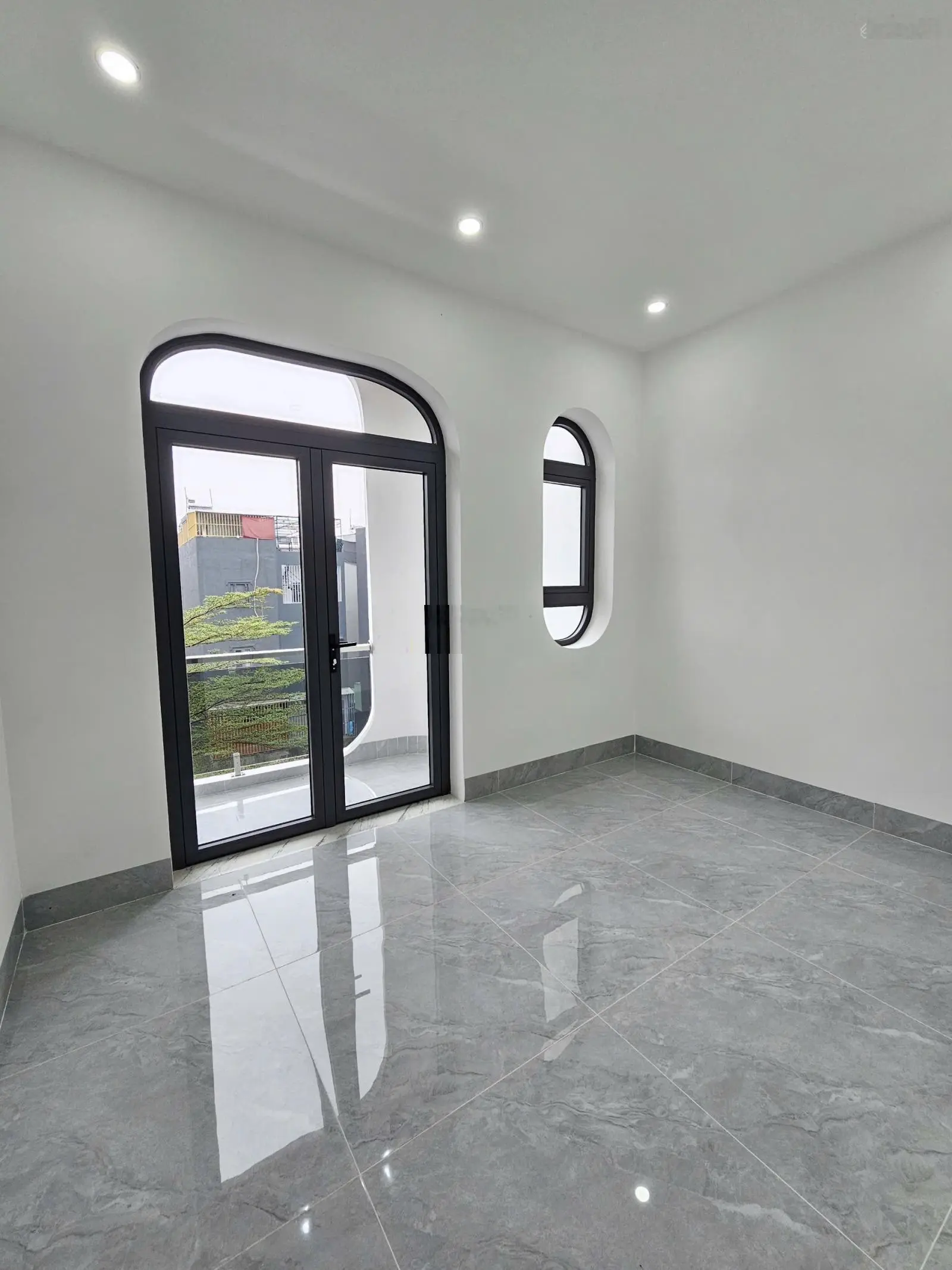 Nhà đẹp: 3tỷ850, 60m2 tặng hết nội thất nhà 1 trệt 2 lầu gần ngã tư Miếu Ông Cù, TP. Thuận An