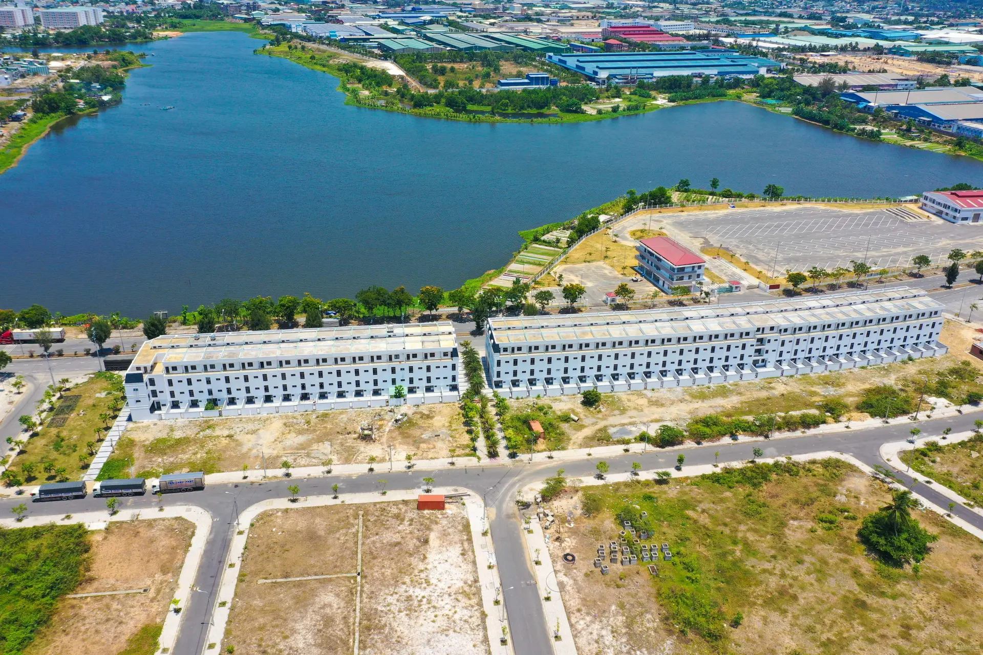 Xuất ngoại giảm 1 tỷ bán nhanh nhà 3 tầng view hồ Bàu Tràm Đà Nẵng, cách biển 600m, dòng tiền 15tr