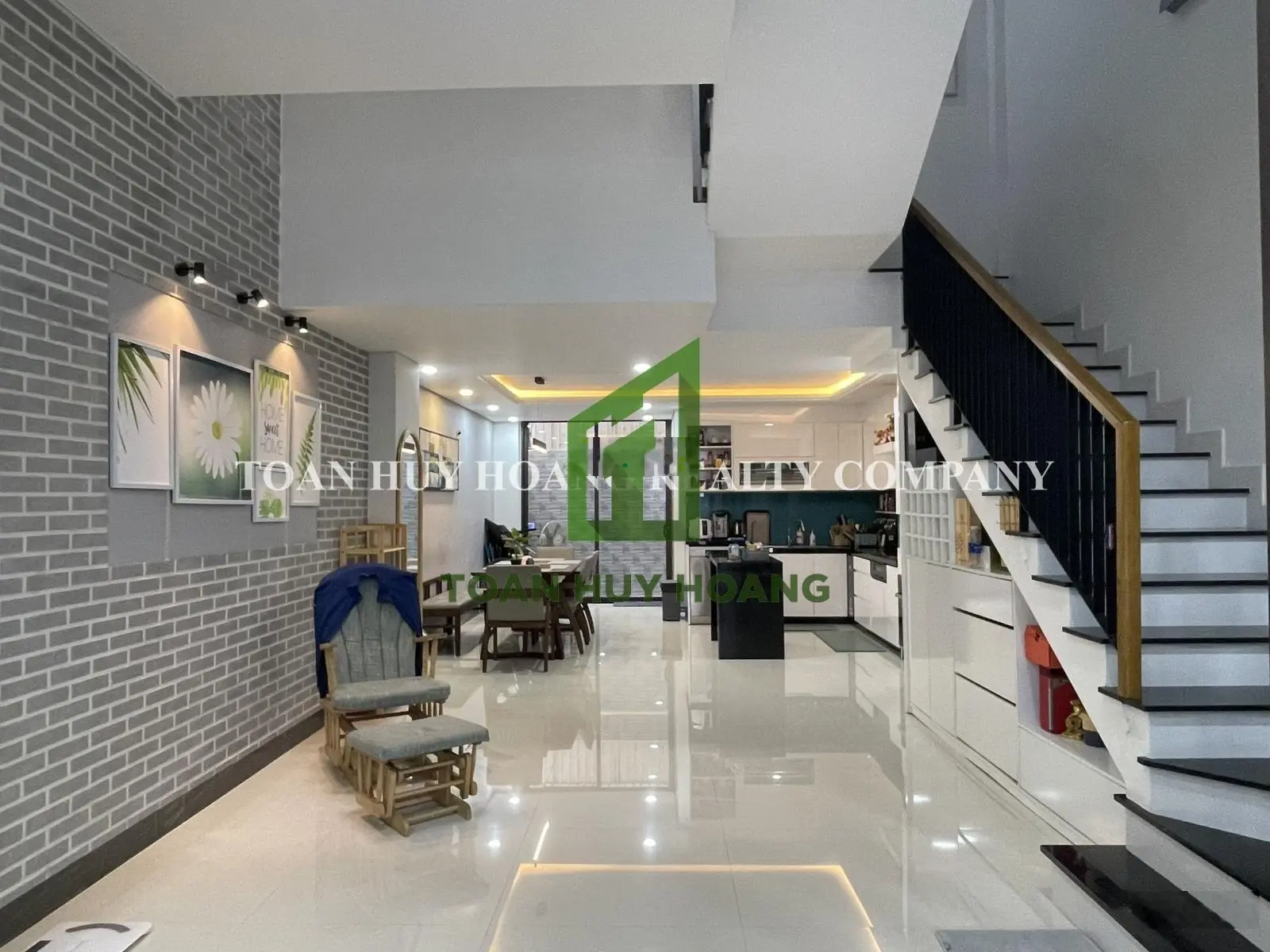 Bán nhà phố khu biệt thự Euro Village 1, giá 12,5 tỷ, 100m2 - (Toàn Huy Hoàng)