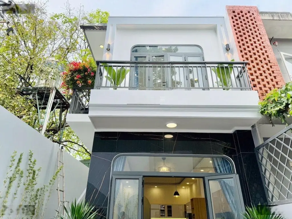 Nhà Siêu Đẹp, 102M2, Ngang 6.5m, Gần Siêu Thị Emart 2, Rạch Xuyên Tâm, sân vườn.