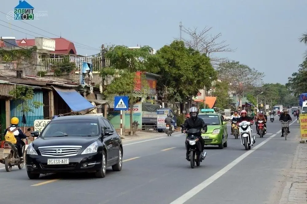 Bán đất bám trục đường kinh doanh sát uỷ ban và CCN