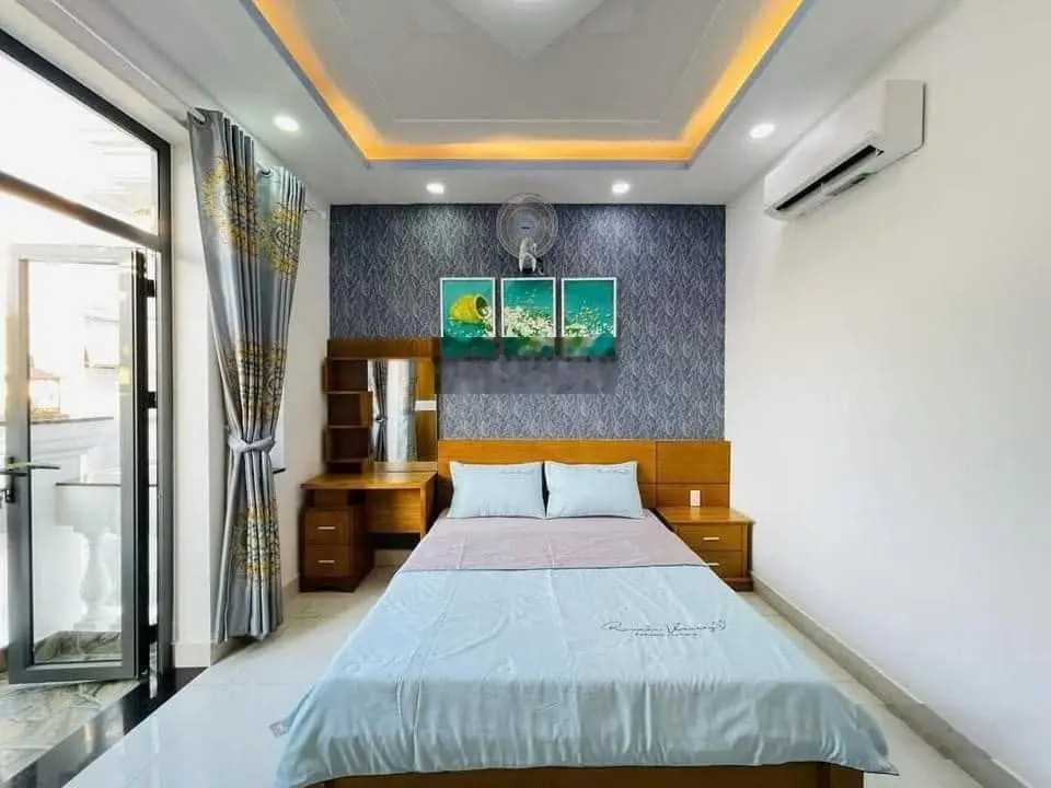 Gọi 0378718030 gặp em Hoài có nhà Đ. Cao Thắng, Q3, 4PN 4WC 60m2 SHR, gần CV Âu Lạc (chốt giá TL)