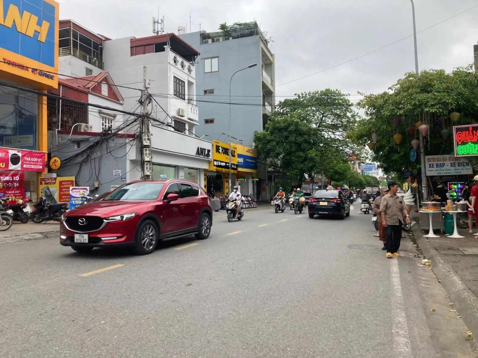 Nhà mặt đường Ngô Gia Tự kinh doanh buôn bán mọi mặt hàng (B19). LH: 0704 197 ***