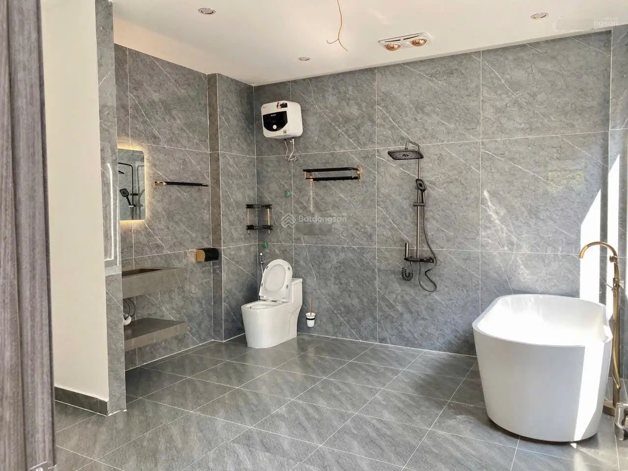 Bán nhà riêng Đình Đông, 3,95 tỷ, 48m2, 3PN, 3WC, view đẹp, uy tín, Lê Chân, Hải Phòng