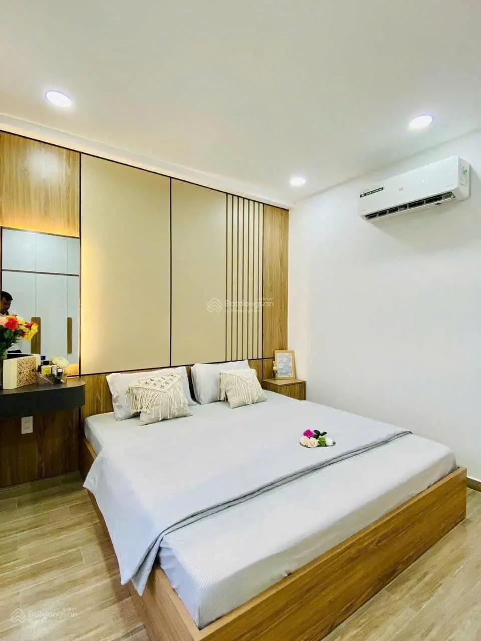 Siêu rẻ! duy nhất căn nhà 42m2 quận 3 đường Nguyễn Thiện Thuận. Giá 2tỷ390 triệu. Hẻm xe hơi 6m