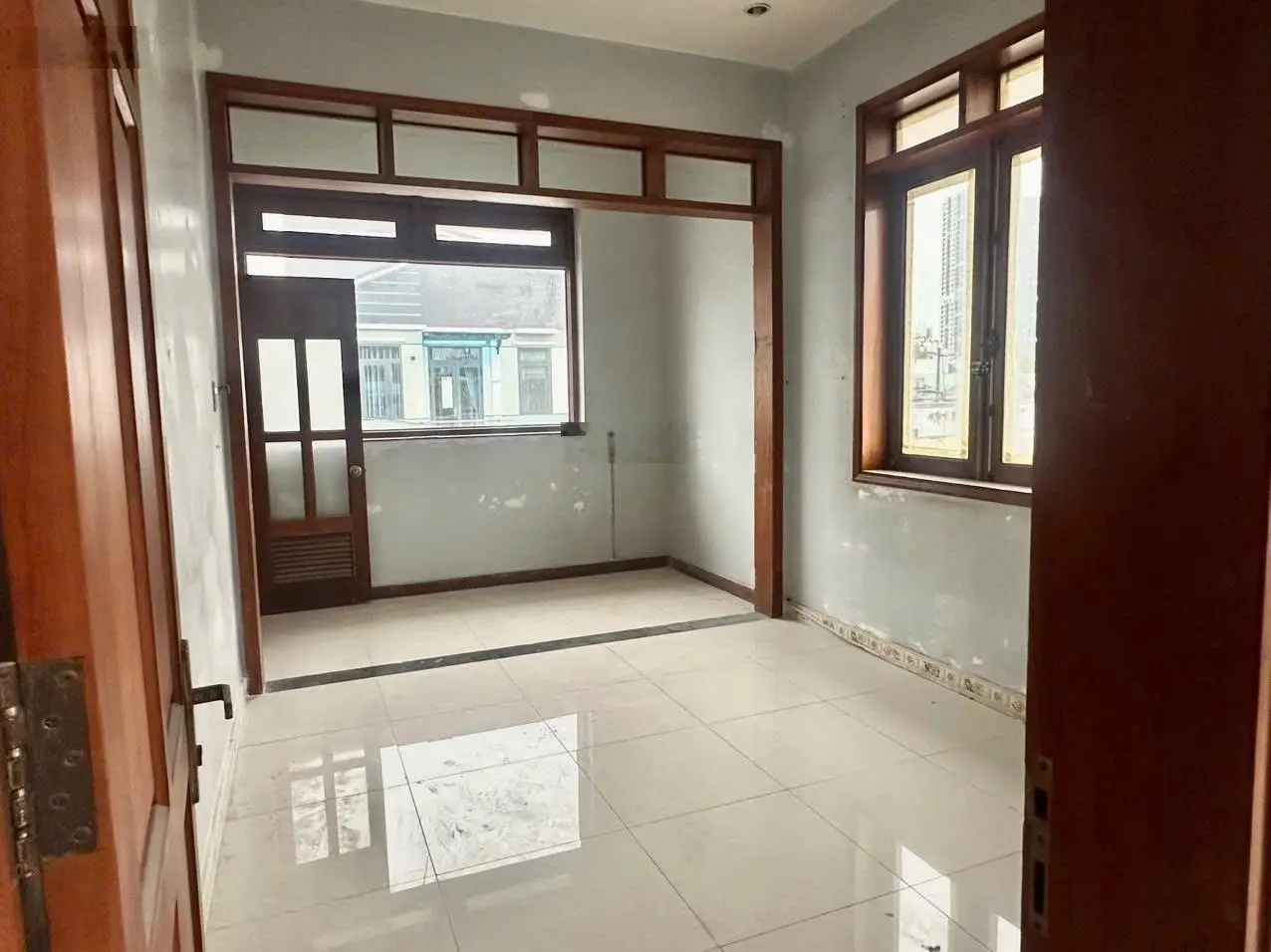 Nhà biệt thự dt 300 m2 bán nhanh lh 0967708098