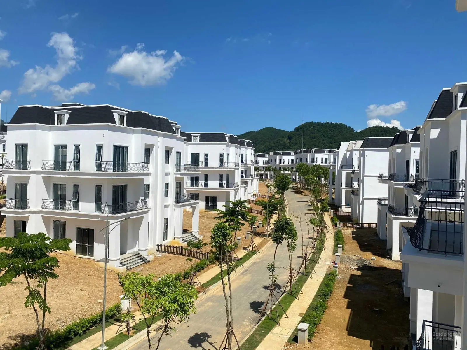 Cần bán căn Xanh Villas 266m2 giá 13,5 tỷ, vị trí đẹp, mặt tiền 13m, thiện chí bán giá thương lượng