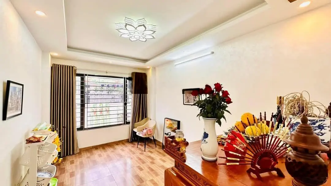 Hàng đẹp! Văn Cao, ngõ 3 gác tránh, 25m ra phố, thoáng, thông tứ tung, 36.8m2*5T