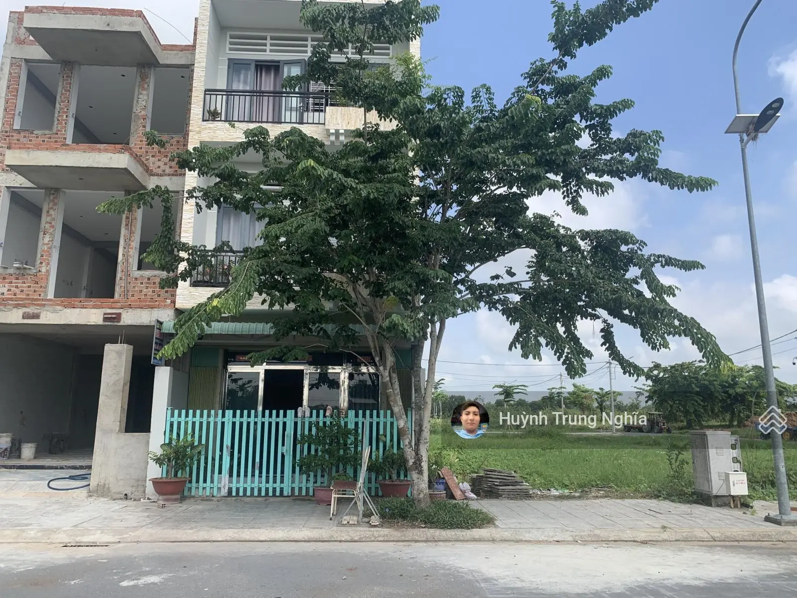 Lô VIP trục đường 16m đối diện trung tâm thương mại Hưng Long Residence, DT 5x18m Giá 480 triệu