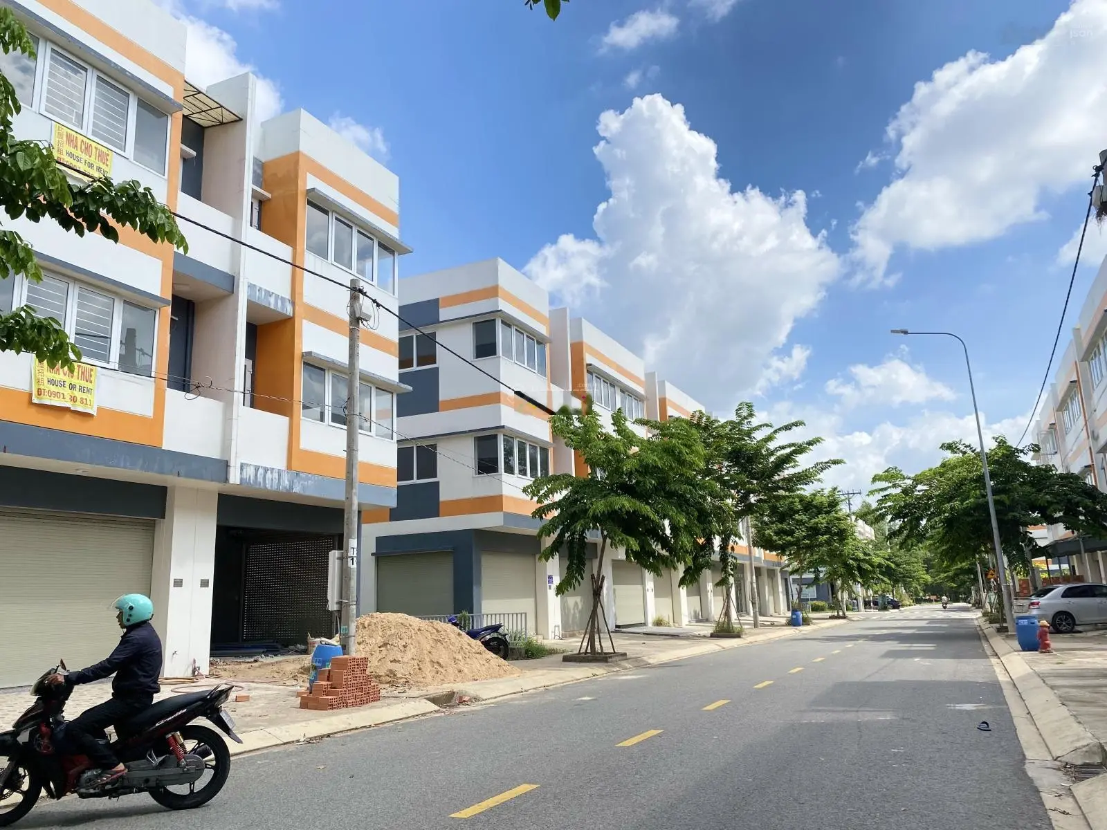 Hàng ngộp, giảm 600 tr, bán căn shophouse 3 tầng 2 MT tại Oasis City, giá chỉ 2.6 tỷ. LH 0901730811