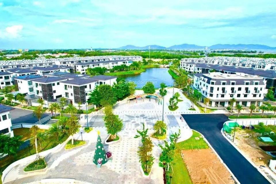 Chủ nhà đi nước ngoài cần bán gọn căn liền kề view hồ điều hòa, 5,6 tỷ, giá siêu hời, khu đẳng cấp