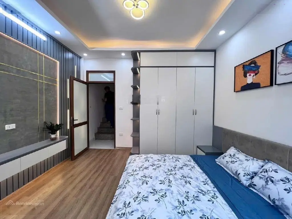 Nhà Nguyễn An Ninh 1.8 tỷ, 16m2 x 3 tầng vỉa hè, ô tô tránh, 2 ngủ, ở luôn