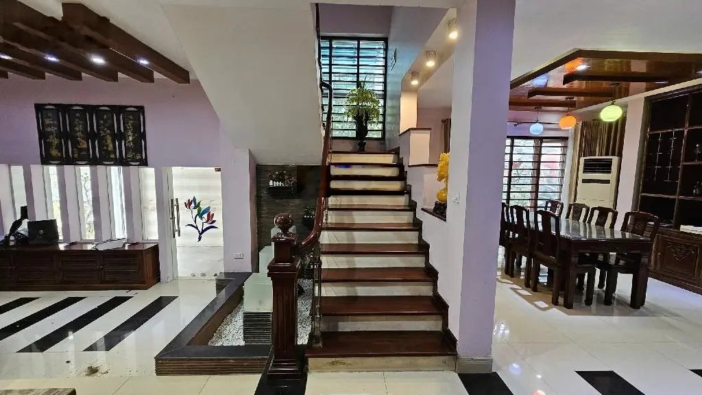 Siêu biệt thự Văn Phú: 200m2/ 6 phòng ngủ/ 10 m mặt tiền chỉ hơn 33tỷ-không khí trong lành-an vui