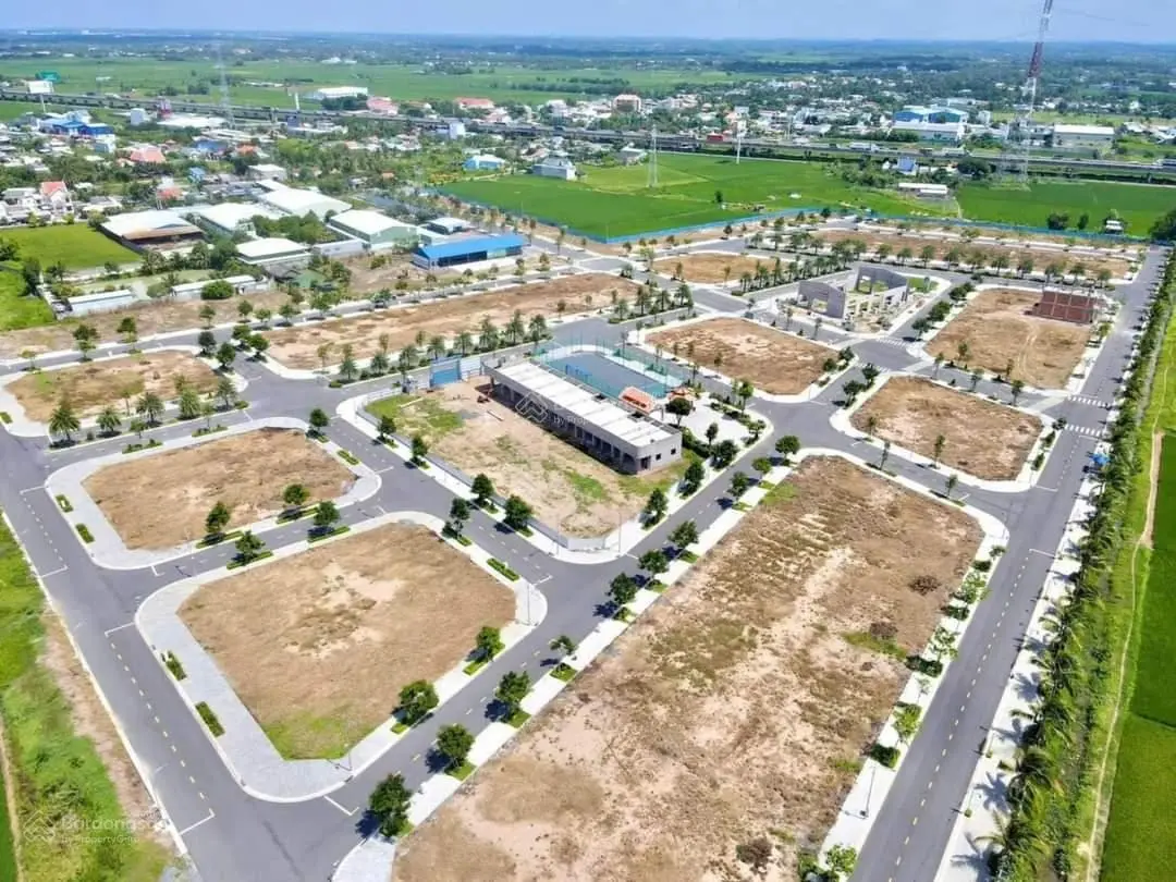 Đất Nền 100m2. Nguyễn Hữu Trí ,Bình Chánh . Thanh toán 800tr giao xây nhà. Lh : 0394 000 ***