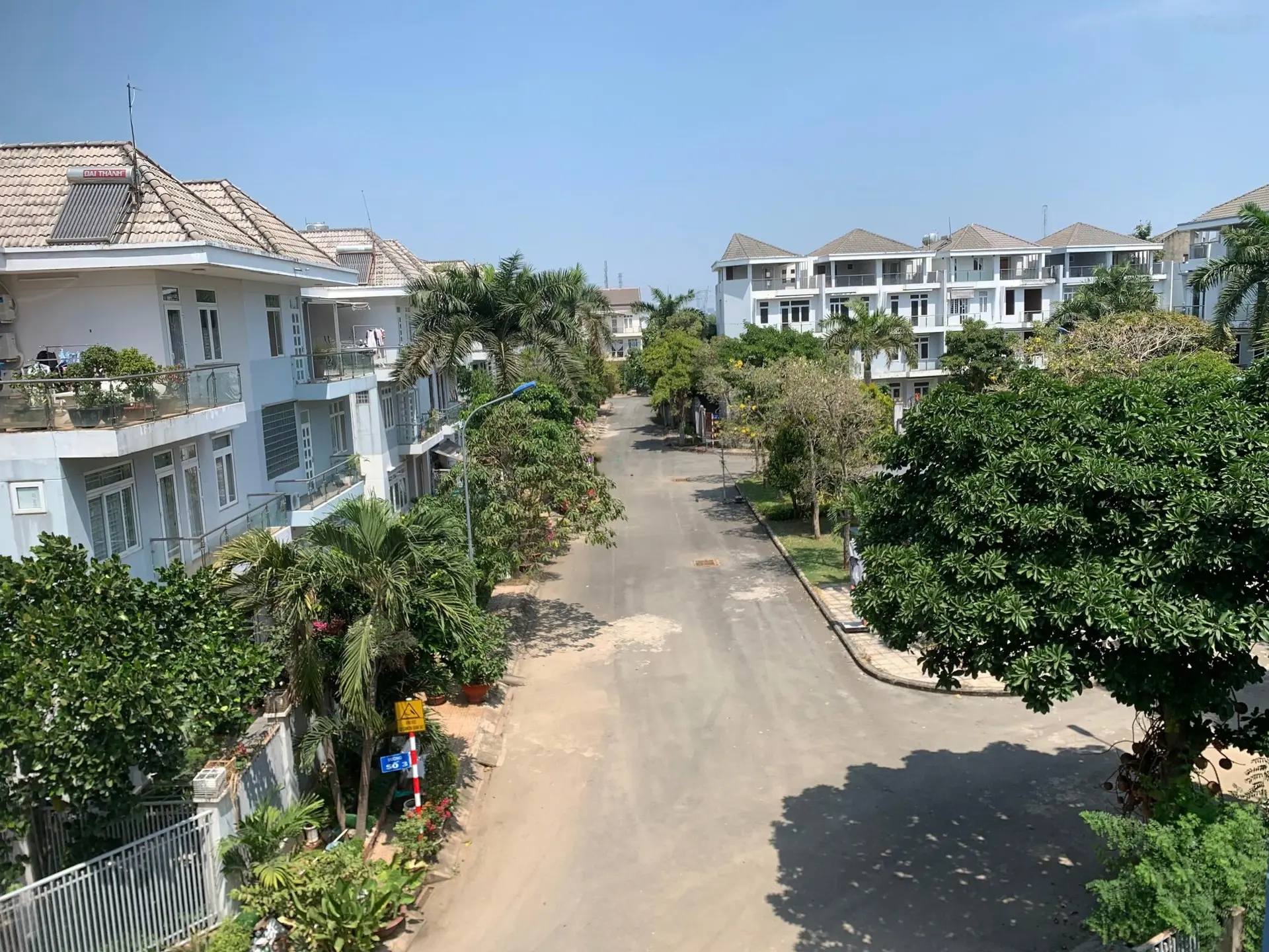 Nhà 4 tầng Nhà Bè, trên 100m2 đất View Hồ, Công Viên, Sông trực tiếp từ nhà bán 8,7 tỷ TLg mạnh.