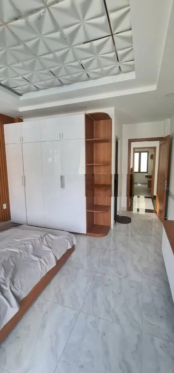 Bán nhà tuyệt đep 70m2 đường cộng hoà, sát etown. 4 tầng 4 phòng ngủ, hẻm xe hơi. giá chỉ 7tỷ hơn!!