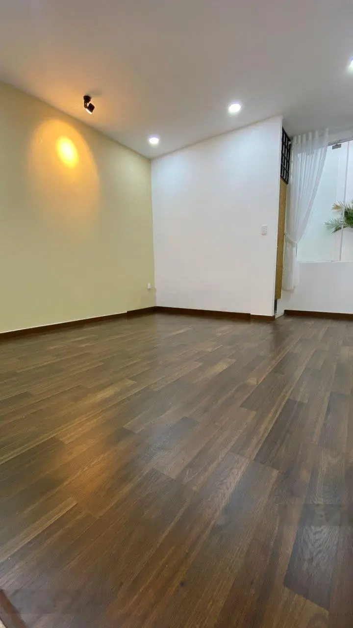 Bán nhà phố 1 trệt 2 lầu đg 2 xe hơi né nhau giá 3,750 tỷ (có TL) DTSD 250m2, DT 80m2 SHR full thổ