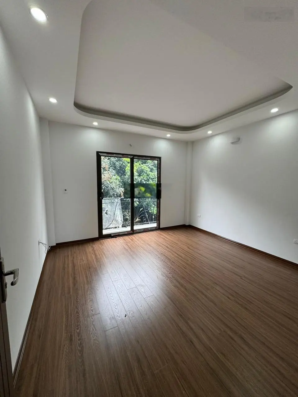 Bán nhà trong đê giá 3tỷ1 tại đường La Tinh, Đông La 32,8m2 ôtô lùi gần cửa TK đẹp sổ đỏ chuẩn