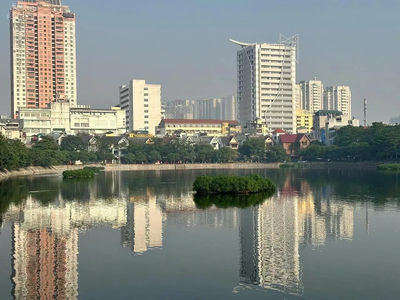 Bán siêu biệt thự mặt hồ Văn Quán lô góc