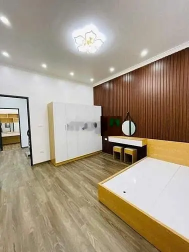 Nhà Đẹp Định Công -Hoàng Mai , DT:40m2 ,Giá hơn 5tỷ ,20m ra oto