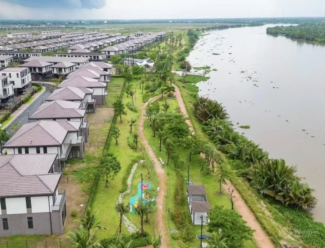 Mua nhà sang rinh xế xịn khi sở hữu dinh thự châu Âu Park Village ven sông Waterpoint Nam Long