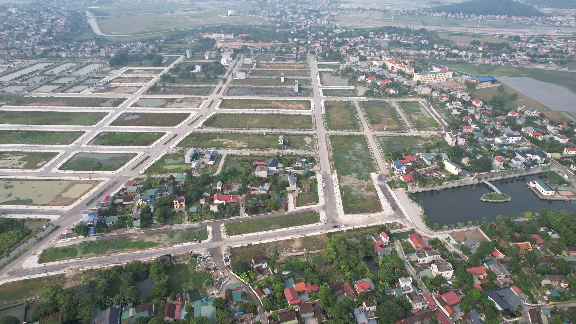 Bán lô đất view hồ, thành phố Thanh Hoá, ngay cạnh bệnh viện đa khoa Đông Sơn. 0963 532 ***