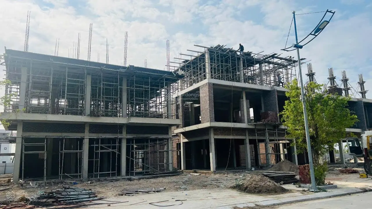 Bán biệt thự 300m2 dự án Phương Đông, Vân Đồn, xây thô 3 tầng