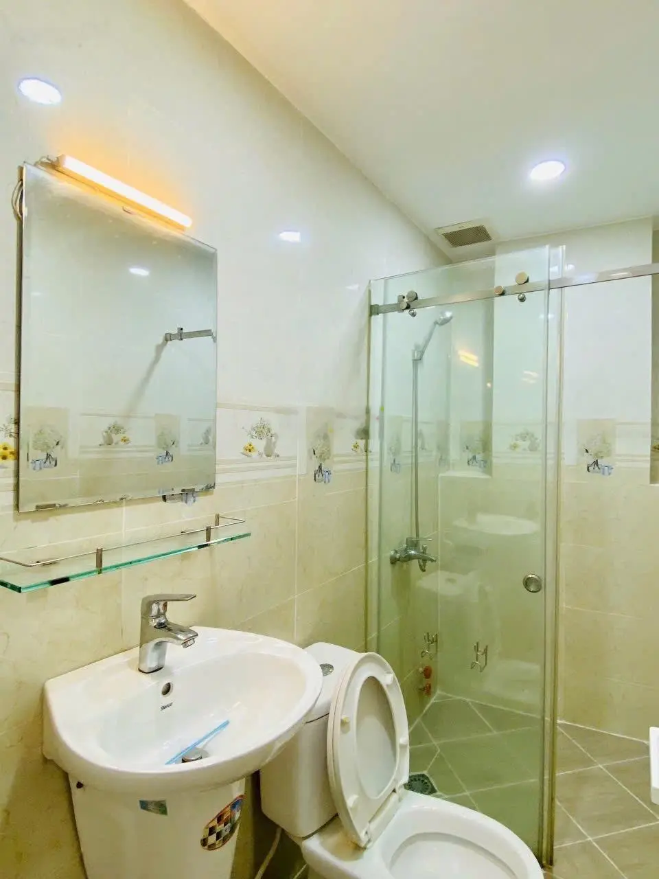 Lâm Văn Bền Tân Hưng Q7 có 1 căn nhà (4,7*12m) hẻm xe hơi 4m, 1 trệt 1 lửng 2 lầu ST