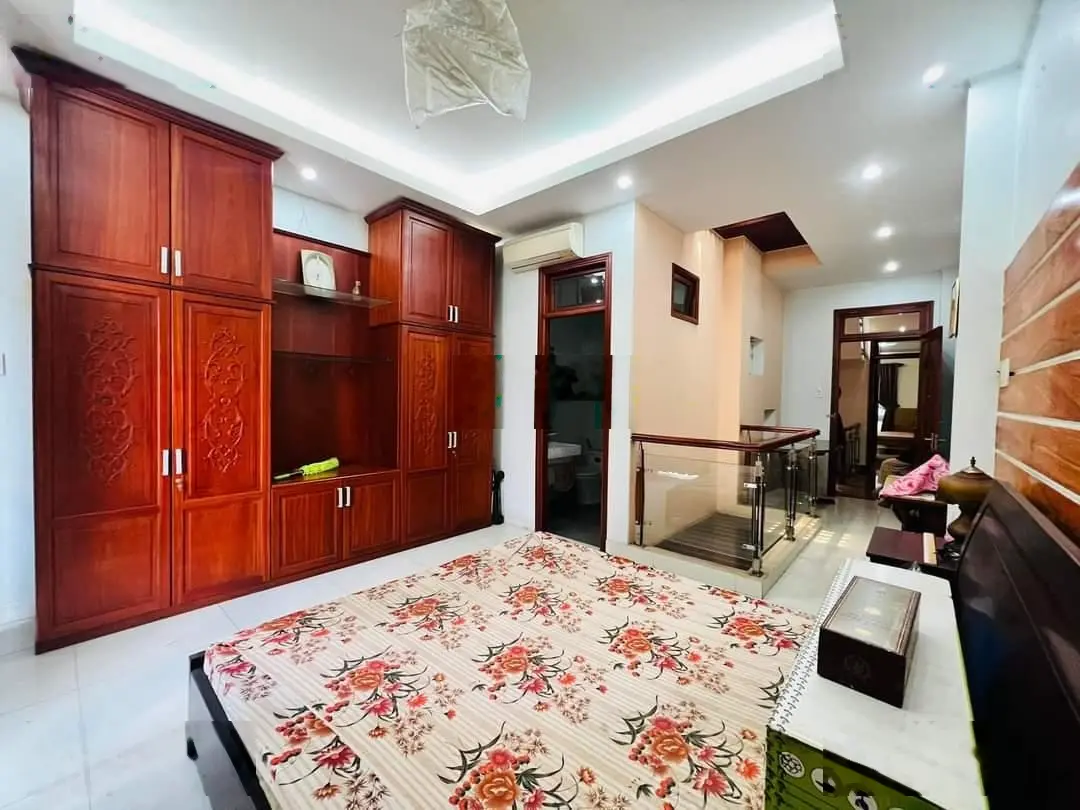 Bán nhà mặt tiền Trần Hưng Đạo, quận 5, ngay nhà hàng ái huê, 80m2, 5 tầng, thang máy, 1 đời chủ